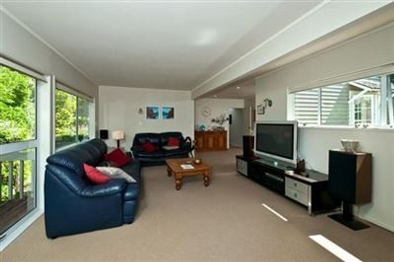 Photo of property in 1/29 View Road, Campbells Bay, Auckland, 0630