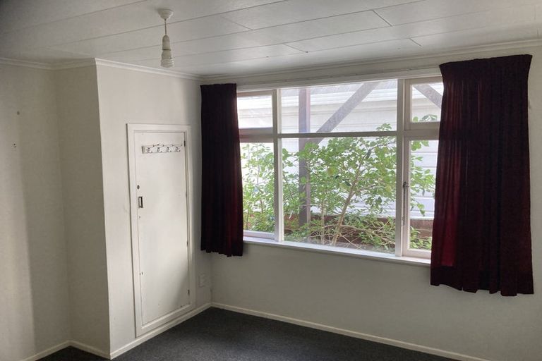 Photo of property in 87 Queens Drive, Lyall Bay, Wellington, 6022