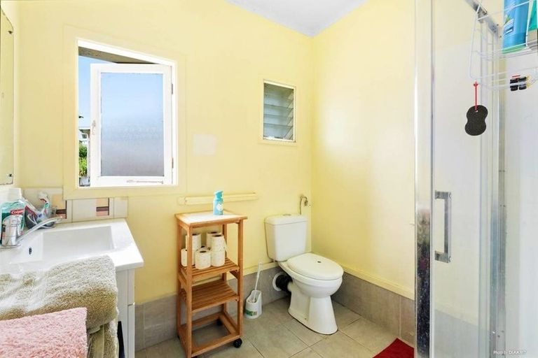 Photo of property in 4039 Great North Road, Glen Eden, Auckland, 0602