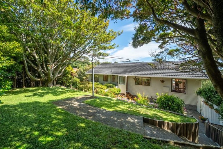 Photo of property in 8 Makatote Grove, Churton Park, Wellington, 6037