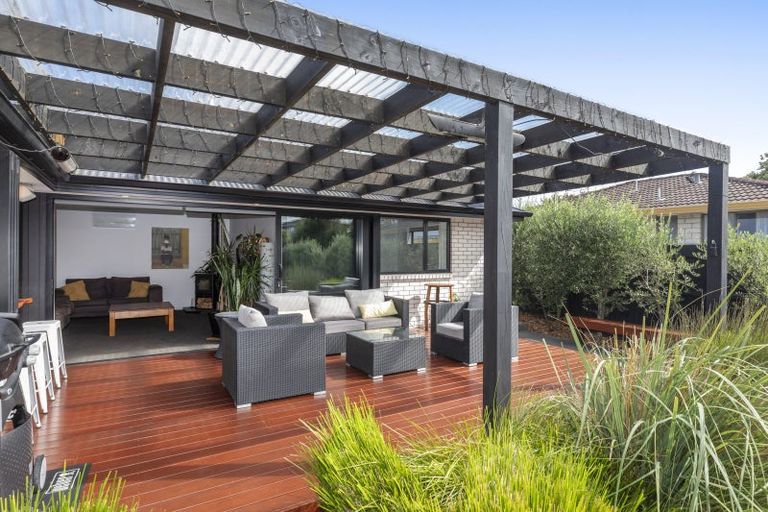 Photo of property in 17 Chipping Lane, Redwood, Christchurch, 8051