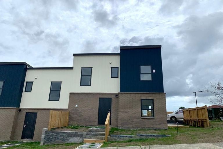 Photo of property in 1a Putiputi Way, Papakura, 2110