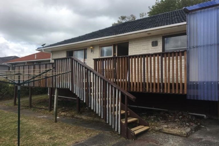 Photo of property in 21 Kirrie Avenue, Te Atatu South, Auckland, 0610