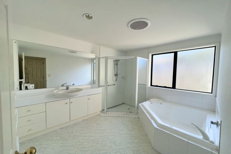 Photo of property in 6 Sharples Place, Somerville, Auckland, 2014