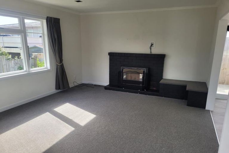 Photo of property in 73 Govett Avenue, Frankleigh Park, New Plymouth, 4310