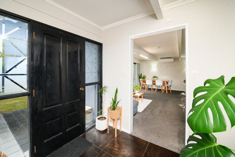 Photo of property in 6 Pukatea Place, Milson, Palmerston North, 4414