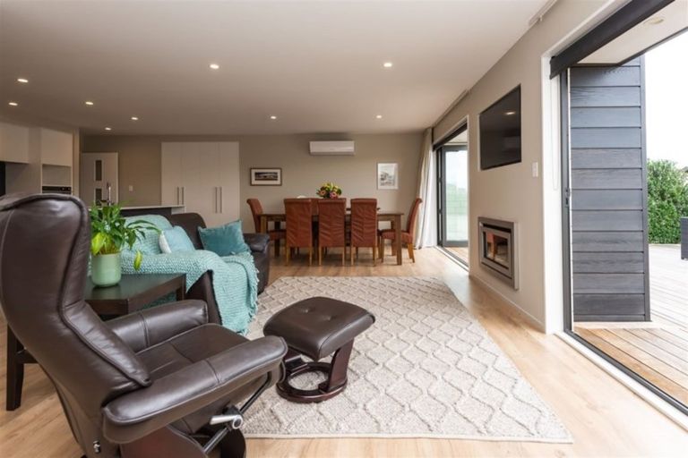 Photo of property in 26 Watkins Drive, Rangiora, 7400