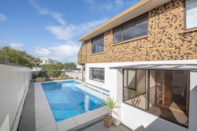 Photo of property in 1/32 Beach Road, Castor Bay, Auckland, 0620