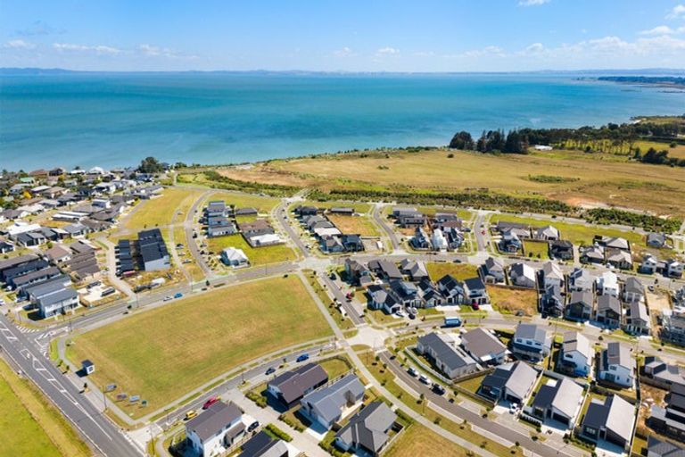 Photo of property in 17 Uatoto Road, Clarks Beach, 2122