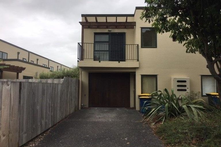 Photo of property in 7/17 Harbour View Road, Te Atatu Peninsula, Auckland, 0610