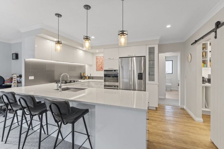 Photo of property in 37b Tiromoana Road, Raumati South, Paraparaumu, 5032