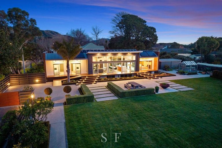 Photo of property in 8 Ngarara Road, Waikanae, 5036