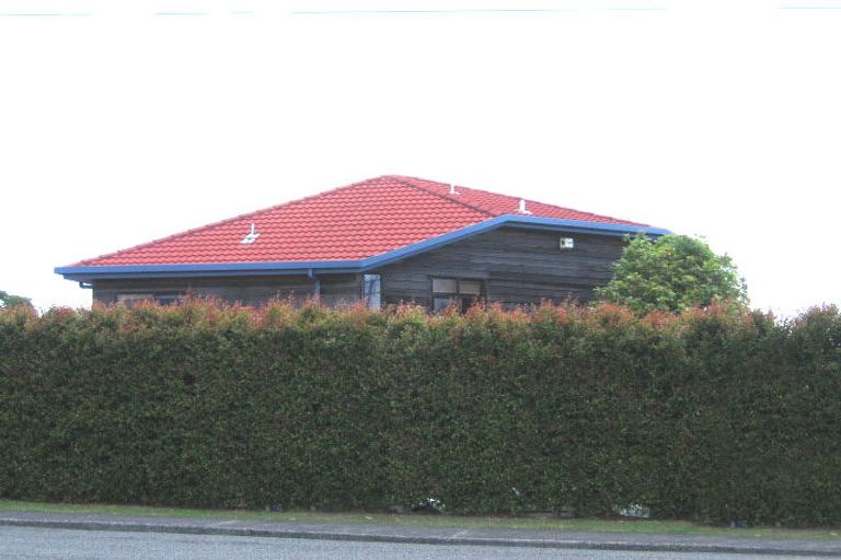 Photo of property in 2/62 Aberdeen Road, Campbells Bay, Auckland, 0620