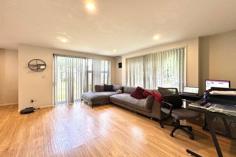 Photo of property in 1 Kauri Drive, Takanini, 2112