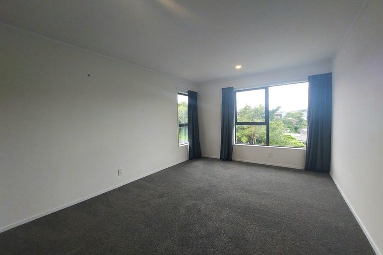 Photo of property in 11 Thatcher Crescent, Crofton Downs, Wellington, 6035