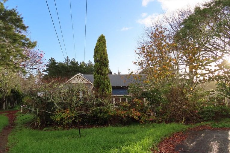 Photo of property in 1008 East Coast Road, Fairview Heights, Auckland, 0630