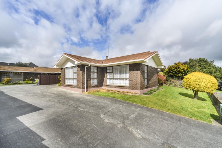 Photo of property in 40 Suzanne Grove, Kelvin Grove, Palmerston North, 4414