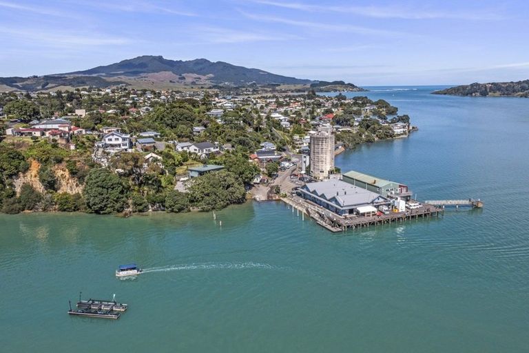 Photo of property in 77 Wallis Street, Raglan, 3225