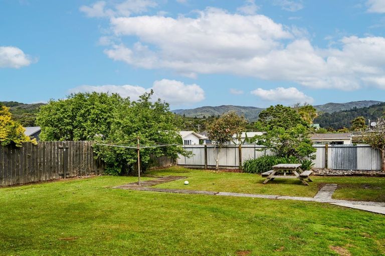 Photo of property in 9 Bledisloe Crescent, Wainuiomata, Lower Hutt, 5014