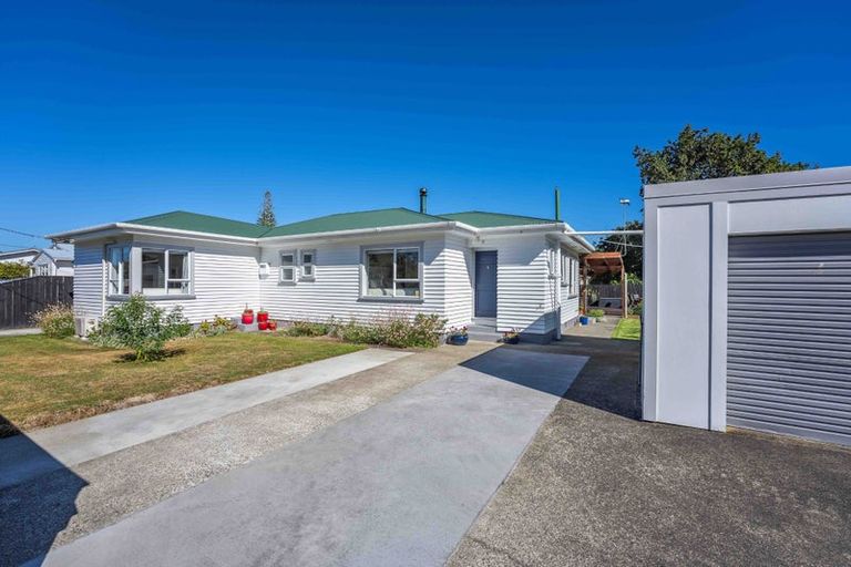 Photo of property in 6 Anzac Road, Otaki, 5512