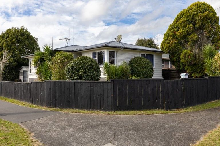 Photo of property in 1 Cedar Place, Hillcrest, Hamilton, 3216