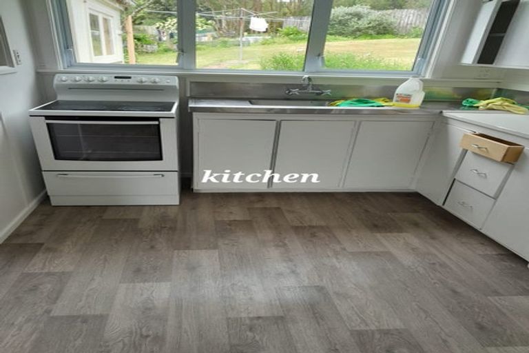 Photo of property in 1a-b Devon Place, Cannons Creek, Porirua, 5024