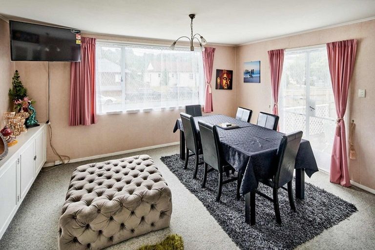 Photo of property in 68 Churton Crescent, Taita, Lower Hutt, 5011