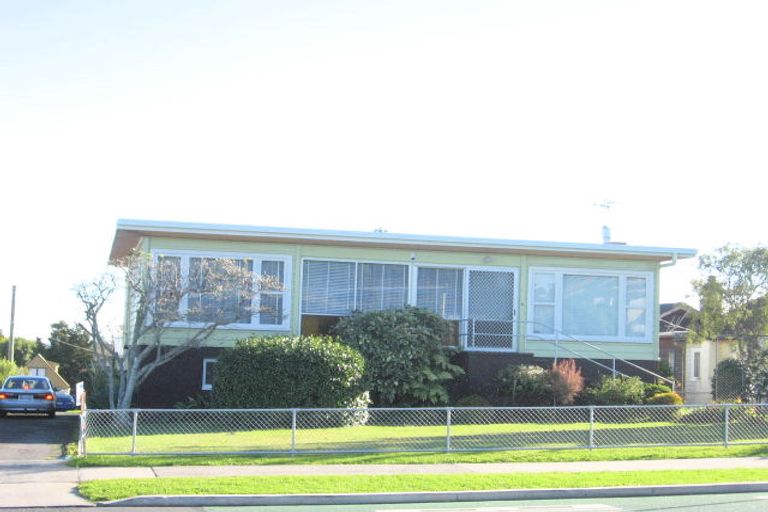 Photo of property in 33 Great South Road, Manurewa, Auckland, 2102