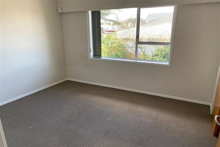 Photo of property in 1/111 Chivalry Road, Glenfield, Auckland, 0629