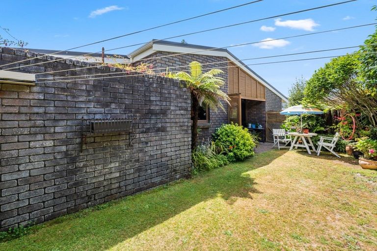 Photo of property in 2 Exeter Place, Tihiotonga, Rotorua, 3015
