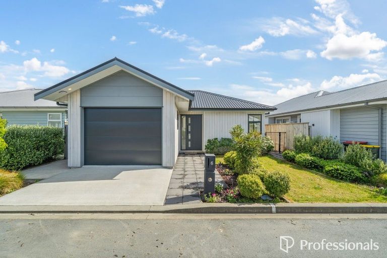 Photo of property in 6 Tarata Lane, Avalon, Lower Hutt, 5011