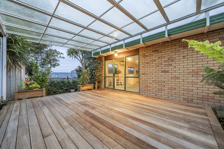 Photo of property in 14 Swanson Oaks, Swanson, Auckland, 0612