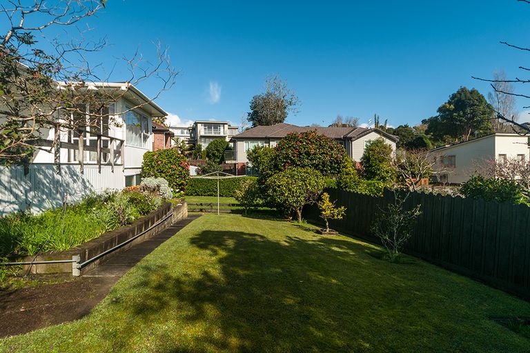 Photo of property in 2/16 Castleton Drive, Howick, Auckland, 2014
