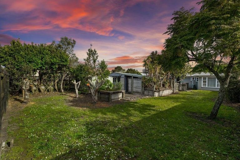 Photo of property in 69 Taikata Road, Te Atatu Peninsula, Auckland, 0610