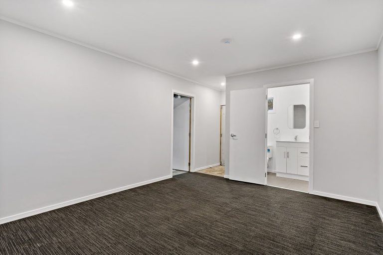 Photo of property in 26 Arlette Place, Massey, Auckland, 0614