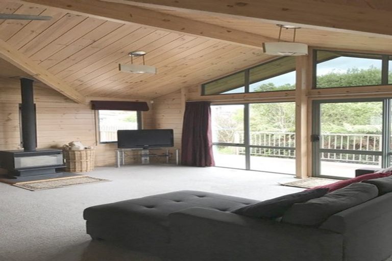 Photo of property in 8a Riverstone Drive, Riverstone Terraces, Upper Hutt, 5018