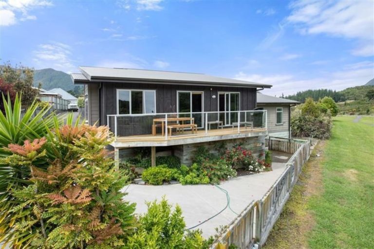 Photo of property in 3a Rohe Drive, Waikawa, Picton, 7220