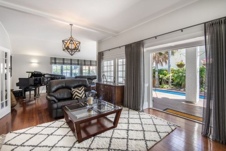 Photo of property in 1 Macky Avenue, Devonport, Auckland, 0624