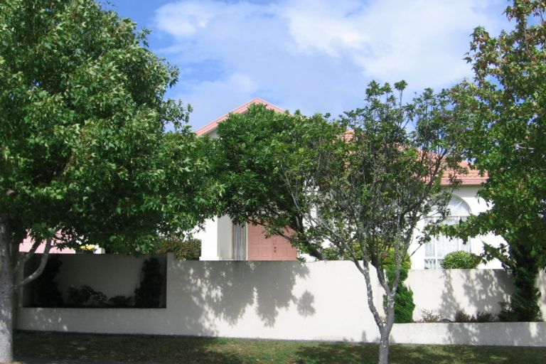 Photo of property in 16 Arirang Rise, Pinehill, Auckland, 0632