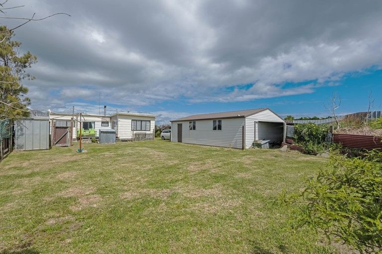 Photo of property in 3 Linklater Avenue, Foxton Beach, Foxton, 4815