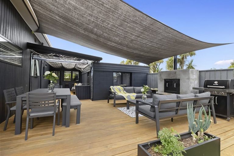 Photo of property in 18 Mayfair Place, Westown, New Plymouth, 4310