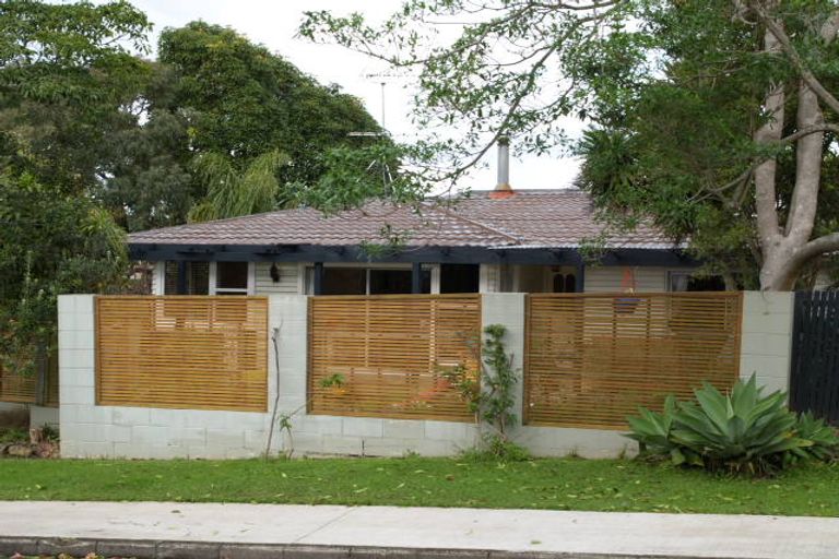 Photo of property in 27 Trelawn Place, Cockle Bay, Auckland, 2014