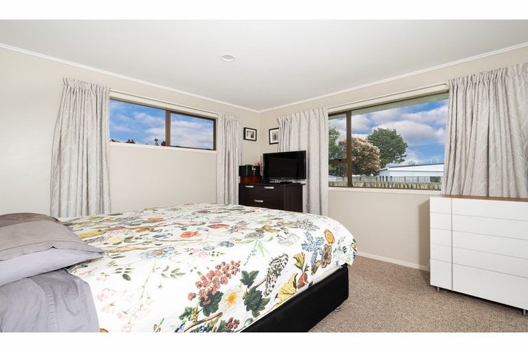 Photo of property in 99 Bruce Mclaren Road, Henderson, Auckland, 0612