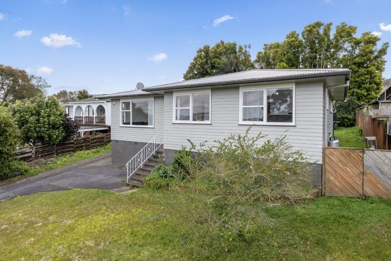 Photo of property in 9 Grimshaw Place, Henderson, Auckland, 0612