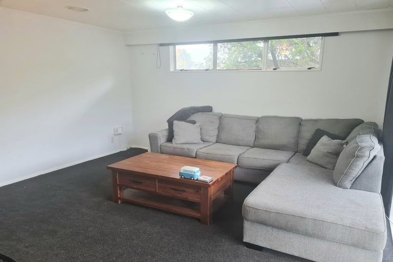 Photo of property in 2/5b Gemstone Drive, Birchville, Upper Hutt, 5018