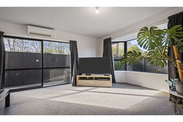 Photo of property in 2/69 Tyrone Street, Belfast, Christchurch, 8051