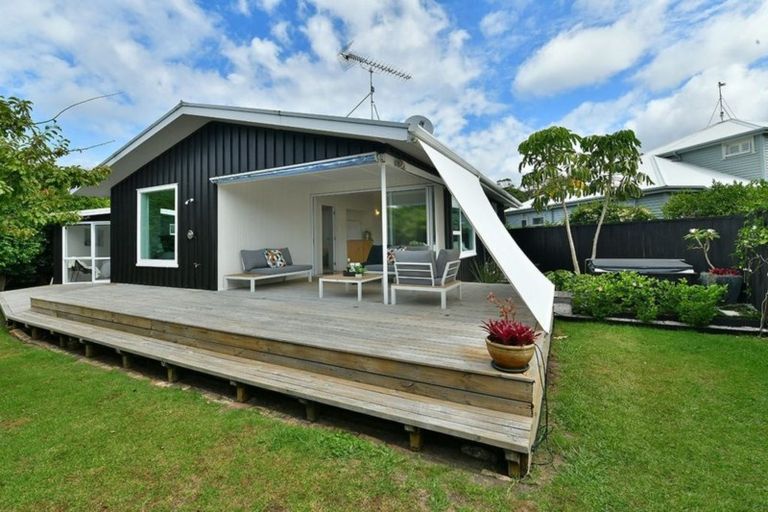 Photo of property in 21 Laurence Street, Manly, Whangaparaoa, 0930