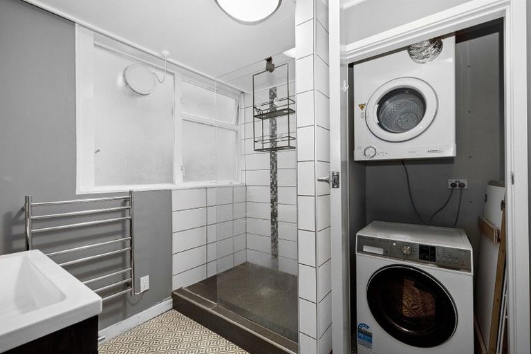 Photo of property in Greenmantle Flats, 88a Salamanca Road, Kelburn, Wellington, 6012