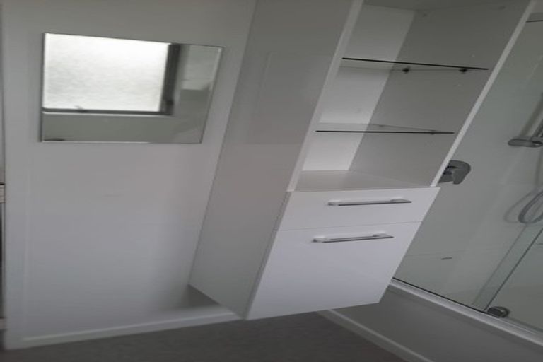 Photo of property in 2/200 Edmonton Road, Te Atatu South, Auckland, 0610