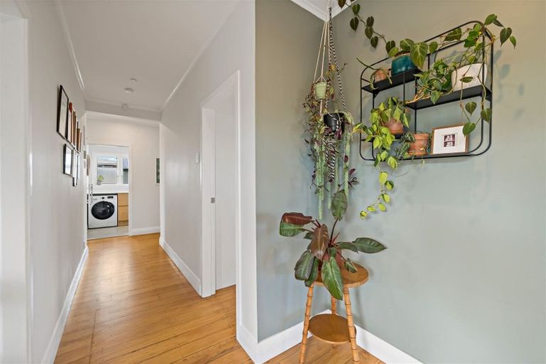 Photo of property in 17a Clinton Avenue, Te Atatu Peninsula, Auckland, 0610